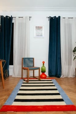 Tapis Tufté - Red Symmetry -Vêtements De Mode 20230117 ColorTherapis Paris 43