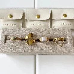 Bague Clarence -Vêtements De Mode 4bd8b5 f9bdfe656e744373a268d4d26faf62ba mv2 643f4d2e 0887 4294 ba55 0a0203563e51