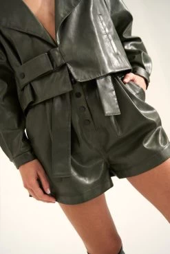 Short Cuir Vegan -Vêtements De Mode Look02 0057 9c9a42e8 d987 47ef 8026 18c86d6ff396