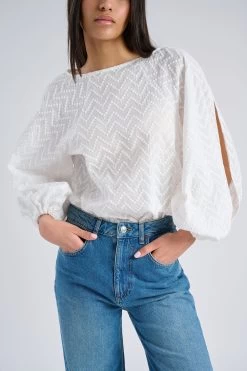 Blouse à Broderie évasée
