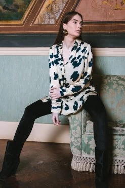 Maelis Shirt - Panther Navy -Vêtements De Mode Poppy AW23 10 8e6d210a aeef 46e0 ad42 3808a1dfd07a