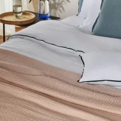 Couvre-Lit Ilario Pêche Rosée Et Feston Noir